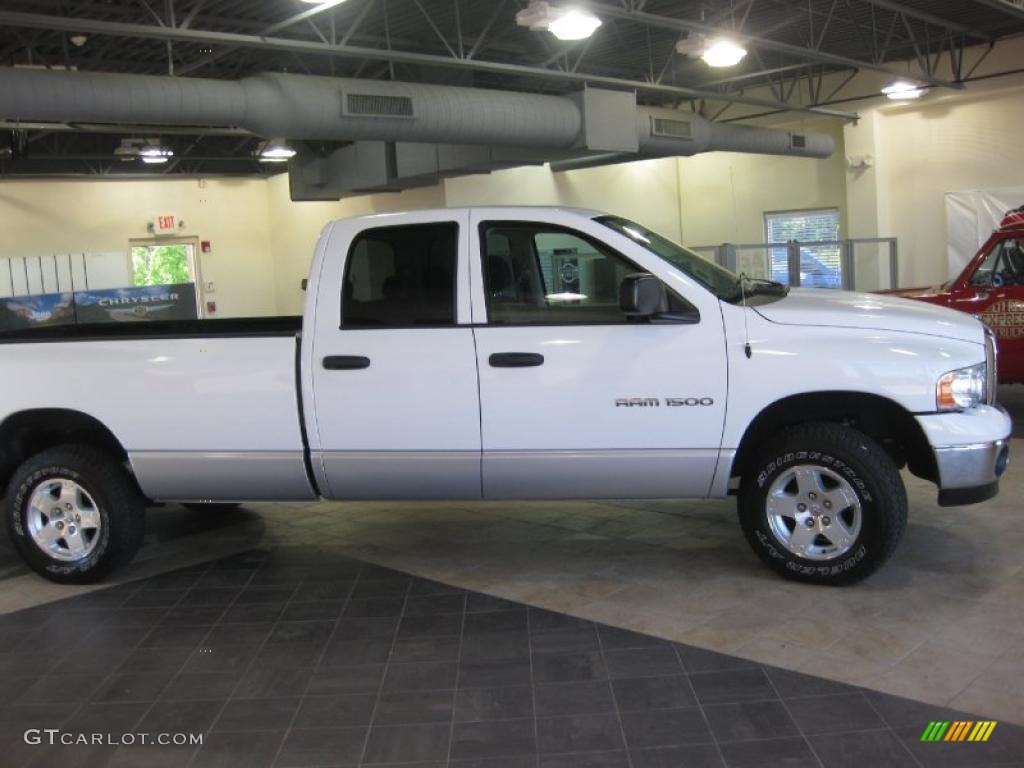 2005 Ram 1500 SLT Quad Cab 4x4 - Bright White / Dark Slate Gray photo #2