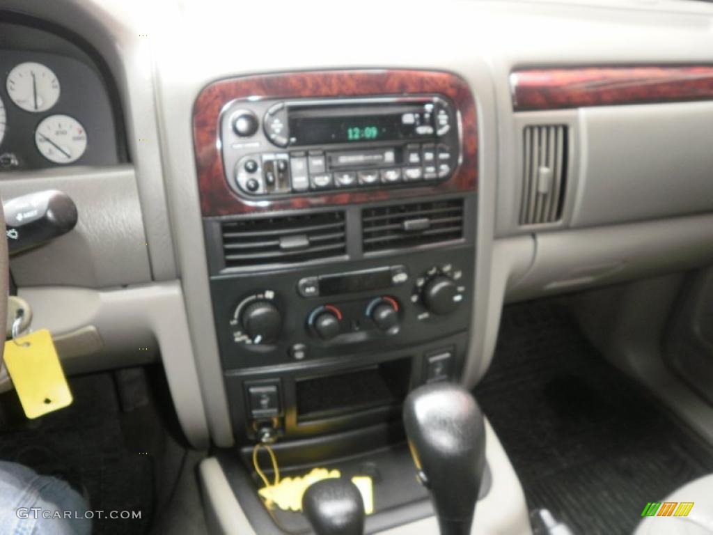 2003 Grand Cherokee Limited 4x4 - Light Pewter Metallic / Sandstone photo #30