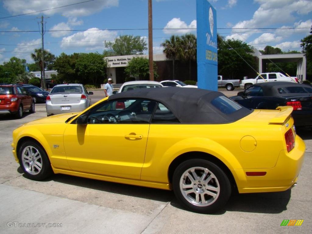 2006 Mustang GT Premium Convertible - Screaming Yellow / Dark Charcoal photo #7