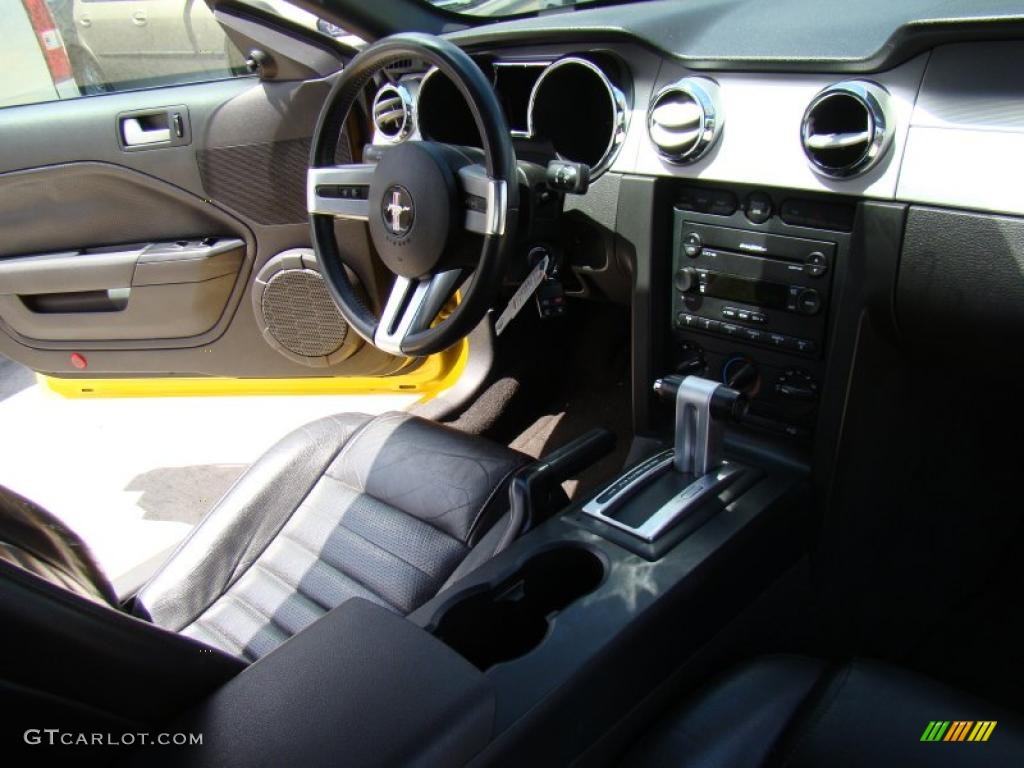 2006 Mustang GT Premium Convertible - Screaming Yellow / Dark Charcoal photo #16