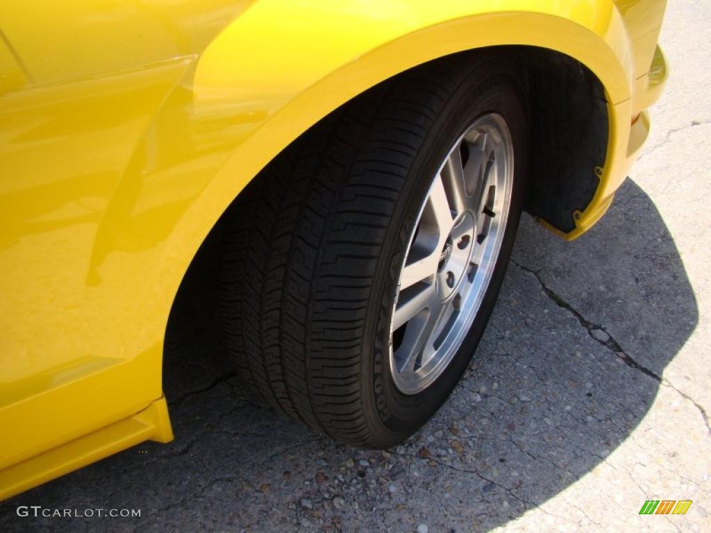 2006 Mustang GT Premium Convertible - Screaming Yellow / Dark Charcoal photo #27