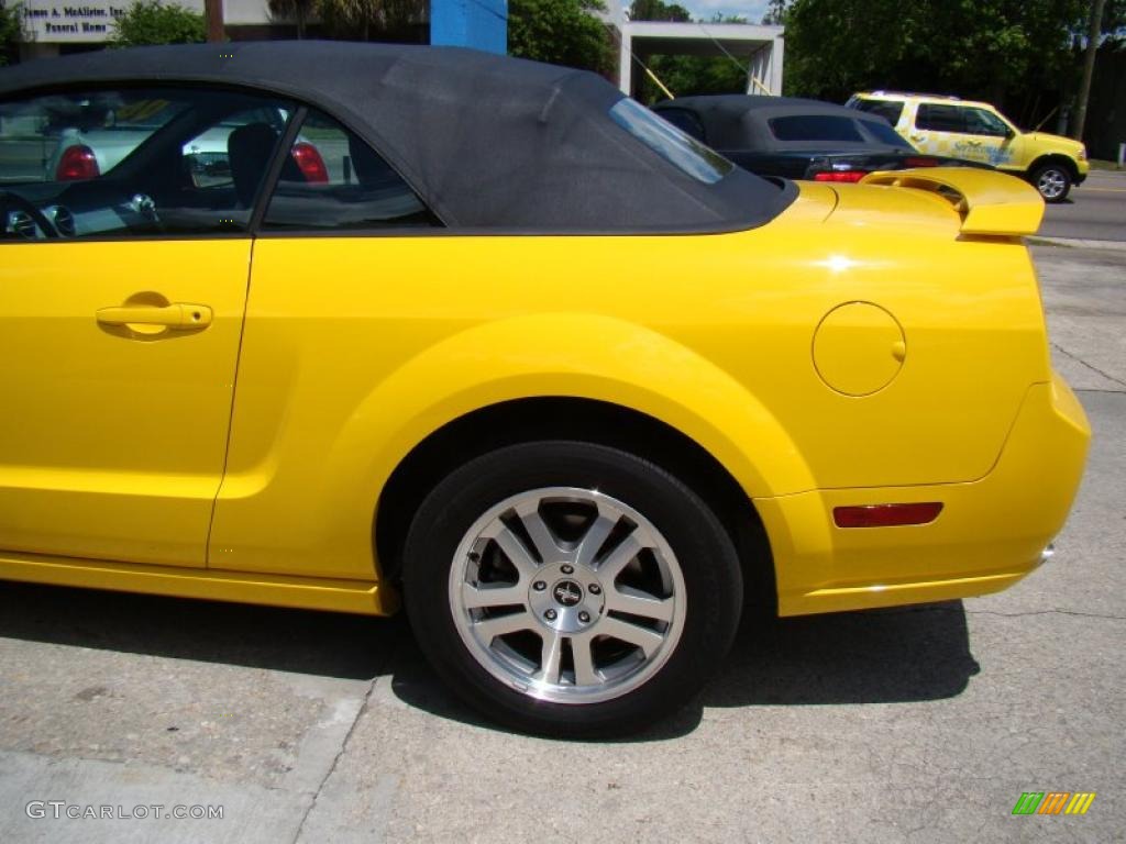 2006 Mustang GT Premium Convertible - Screaming Yellow / Dark Charcoal photo #32