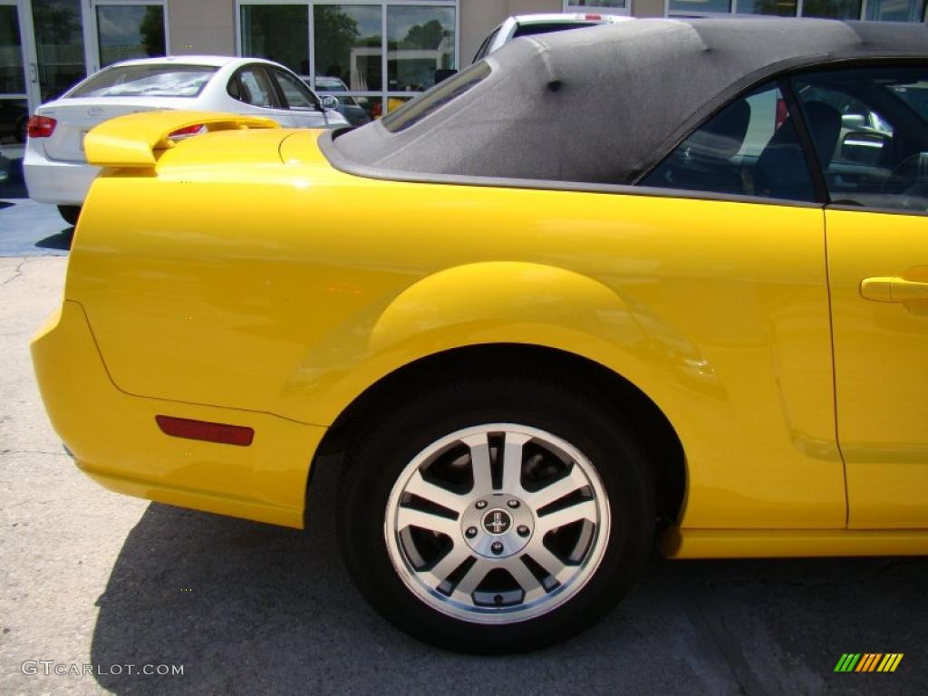 2006 Mustang GT Premium Convertible - Screaming Yellow / Dark Charcoal photo #33