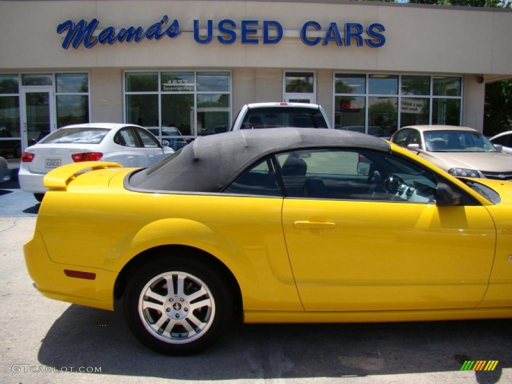 2006 Mustang GT Premium Convertible - Screaming Yellow / Dark Charcoal photo #34