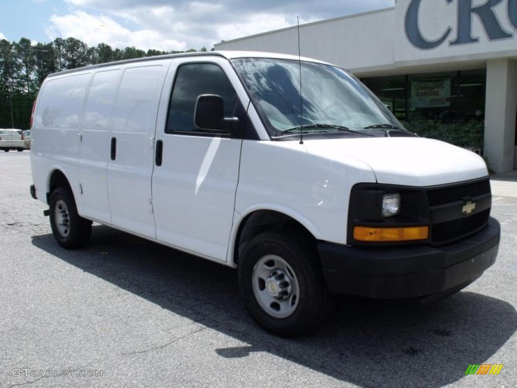 2007 Express 2500 Cargo Van - Summit White / Medium Pewter photo #2