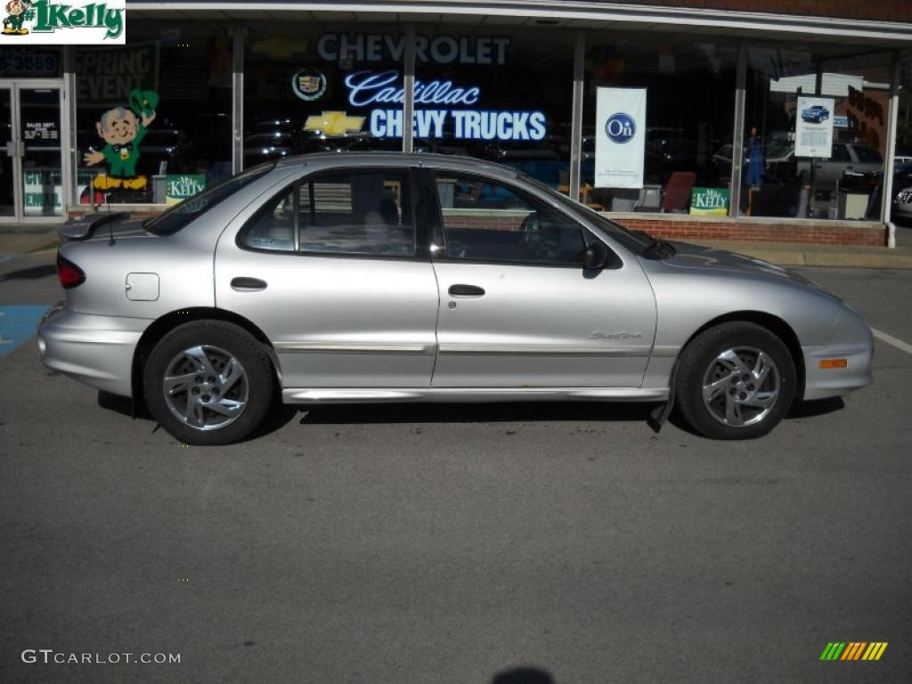 2002 Sunfire SE Sedan - Ultra Silver Metallic / Graphite photo #2