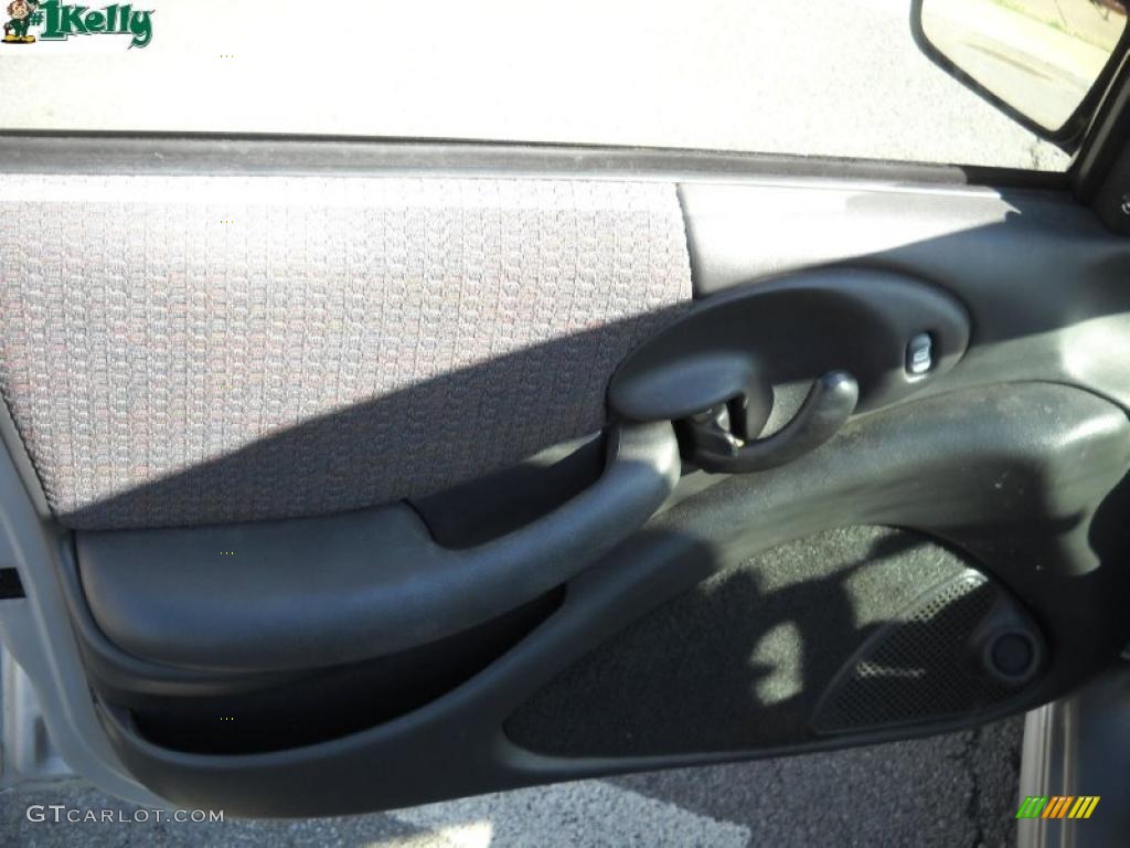 2002 Sunfire SE Sedan - Ultra Silver Metallic / Graphite photo #7