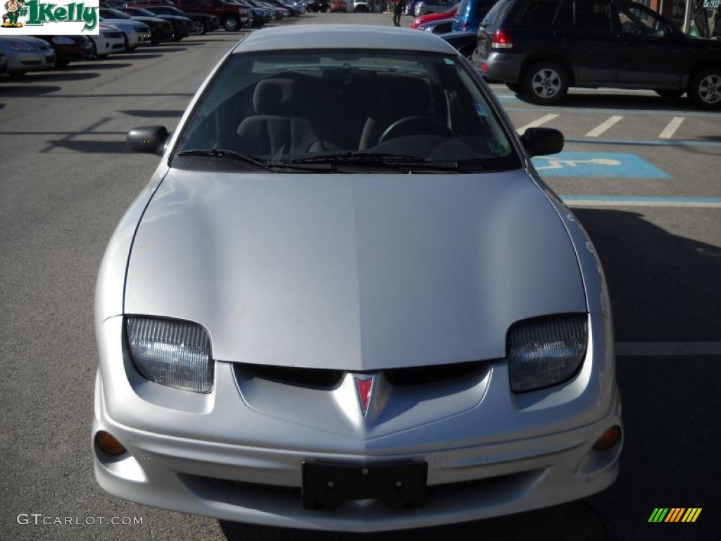 2002 Sunfire SE Sedan - Ultra Silver Metallic / Graphite photo #15