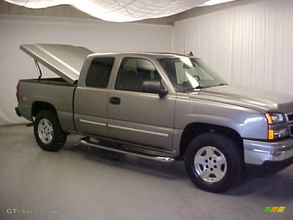 2007 Silverado 1500 Classic Z71 Extended Cab 4x4 - Graystone Metallic / Dark Charcoal photo #16