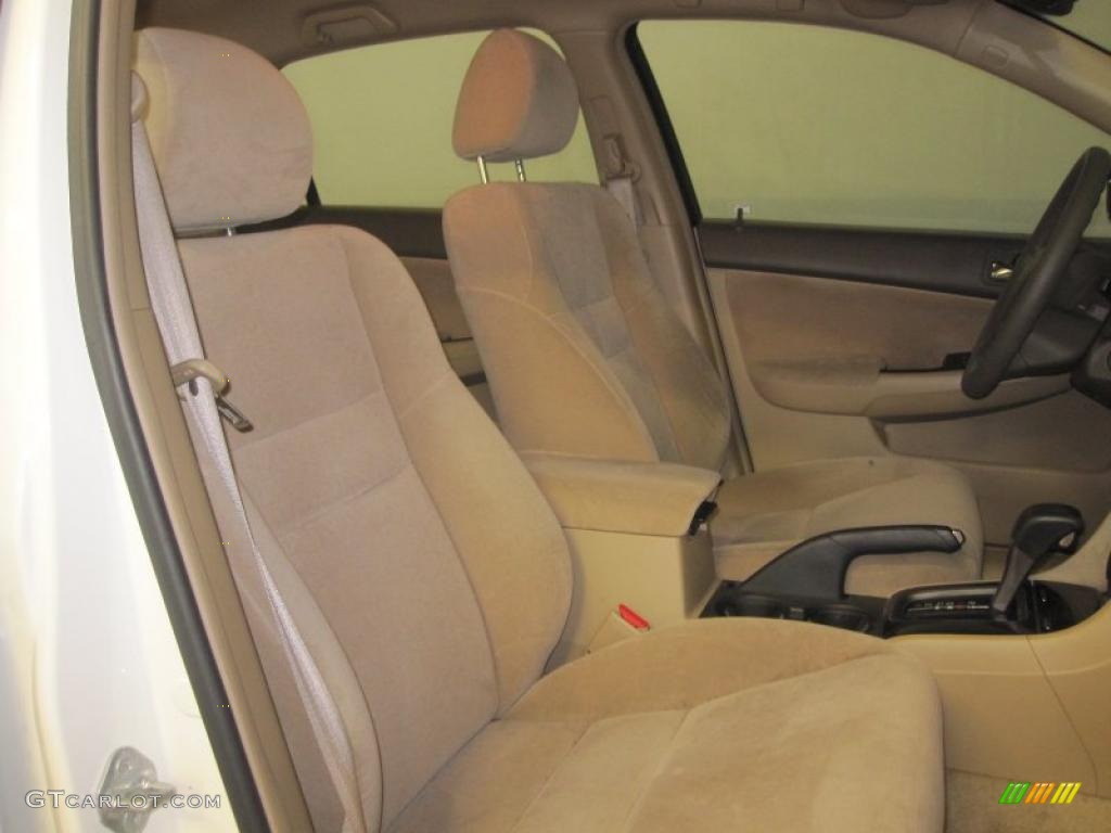 2007 Accord SE Sedan - Taffeta White / Ivory photo #9