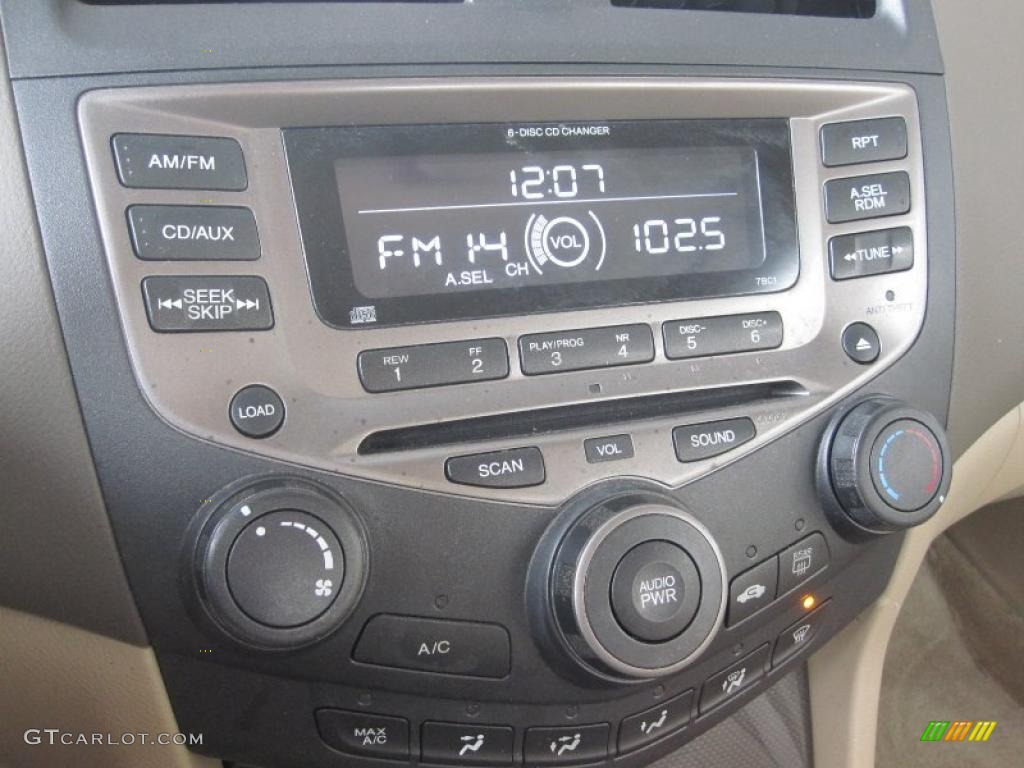 2007 Accord SE Sedan - Taffeta White / Ivory photo #14