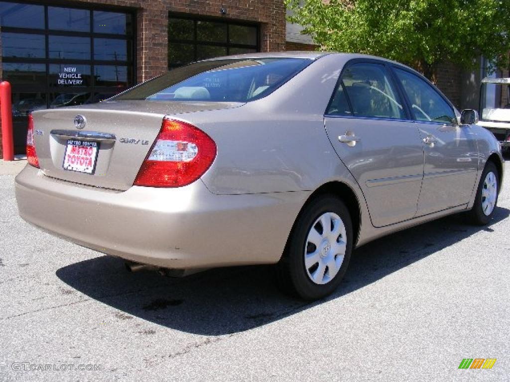 2003 Camry LE - Desert Sand Mica / Taupe photo #3