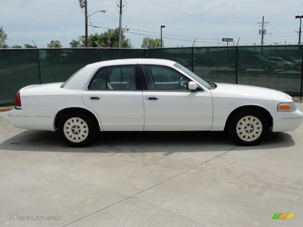 2003 Crown Victoria Sedan - Vibrant White / Light Flint photo #2