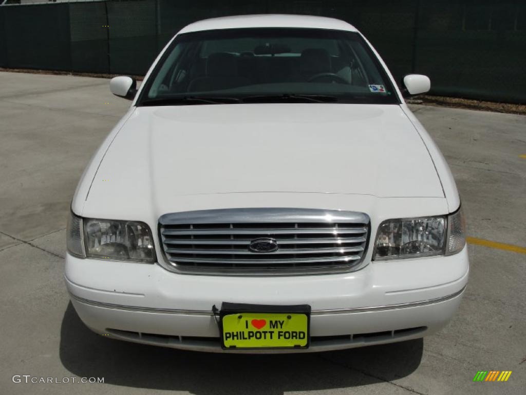 2003 Crown Victoria Sedan - Vibrant White / Light Flint photo #8