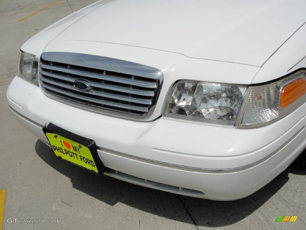 2003 Crown Victoria Sedan - Vibrant White / Light Flint photo #11