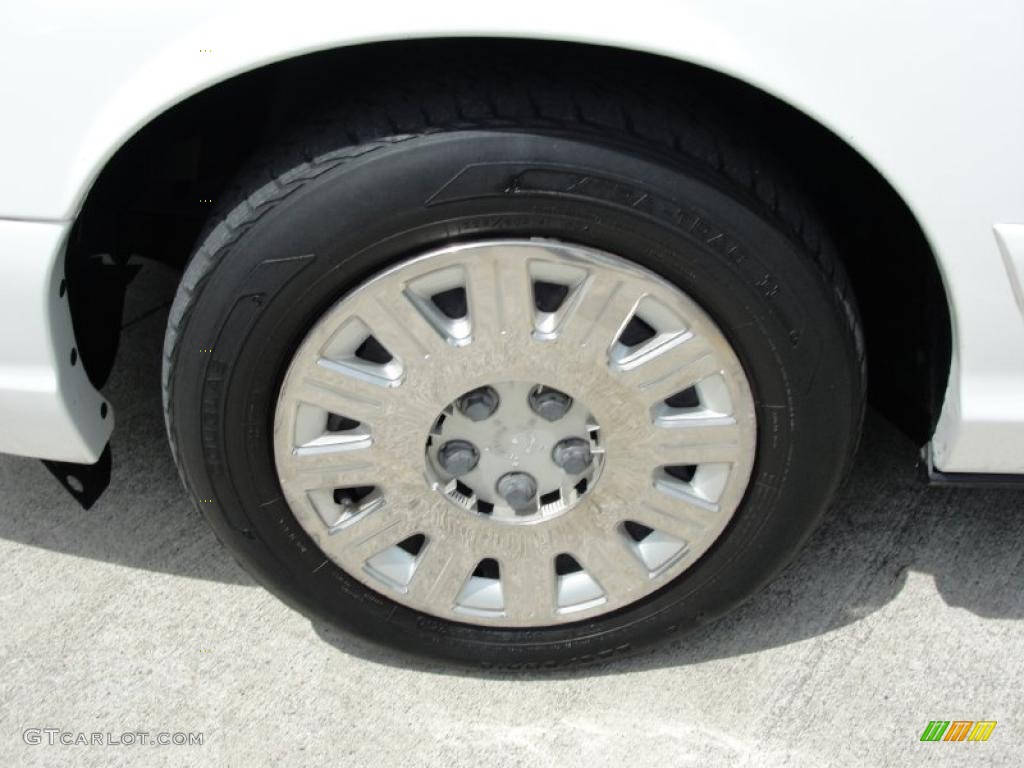 2003 Crown Victoria Sedan - Vibrant White / Light Flint photo #12