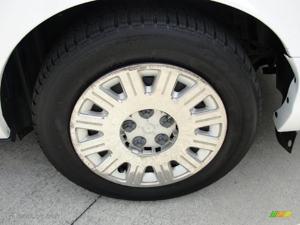 2003 Crown Victoria Sedan - Vibrant White / Light Flint photo #15