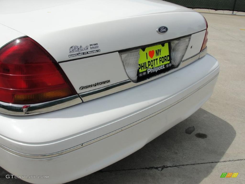 2003 Crown Victoria Sedan - Vibrant White / Light Flint photo #19