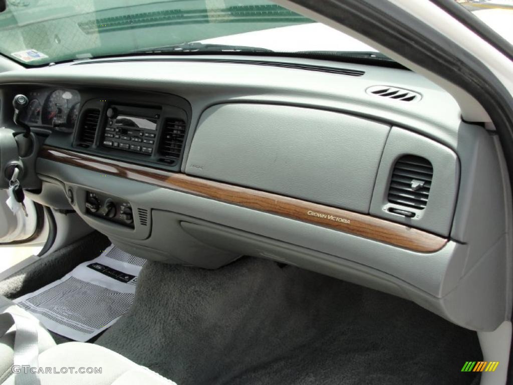 2003 Crown Victoria Sedan - Vibrant White / Light Flint photo #22