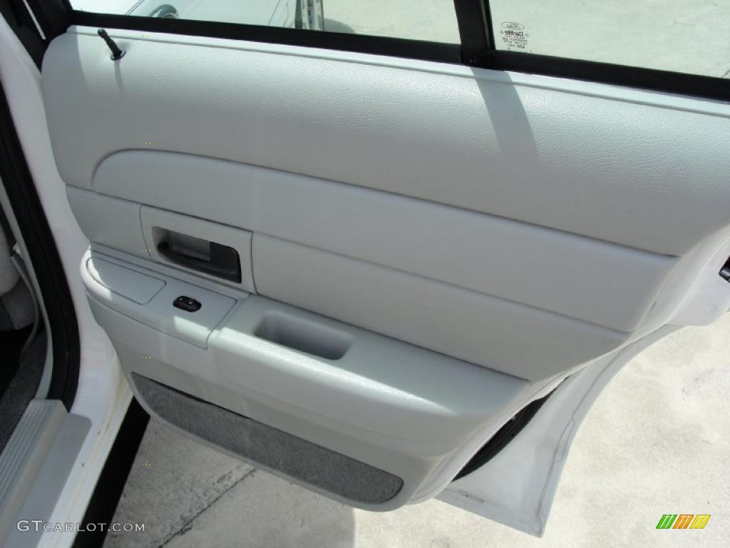 2003 Crown Victoria Sedan - Vibrant White / Light Flint photo #24