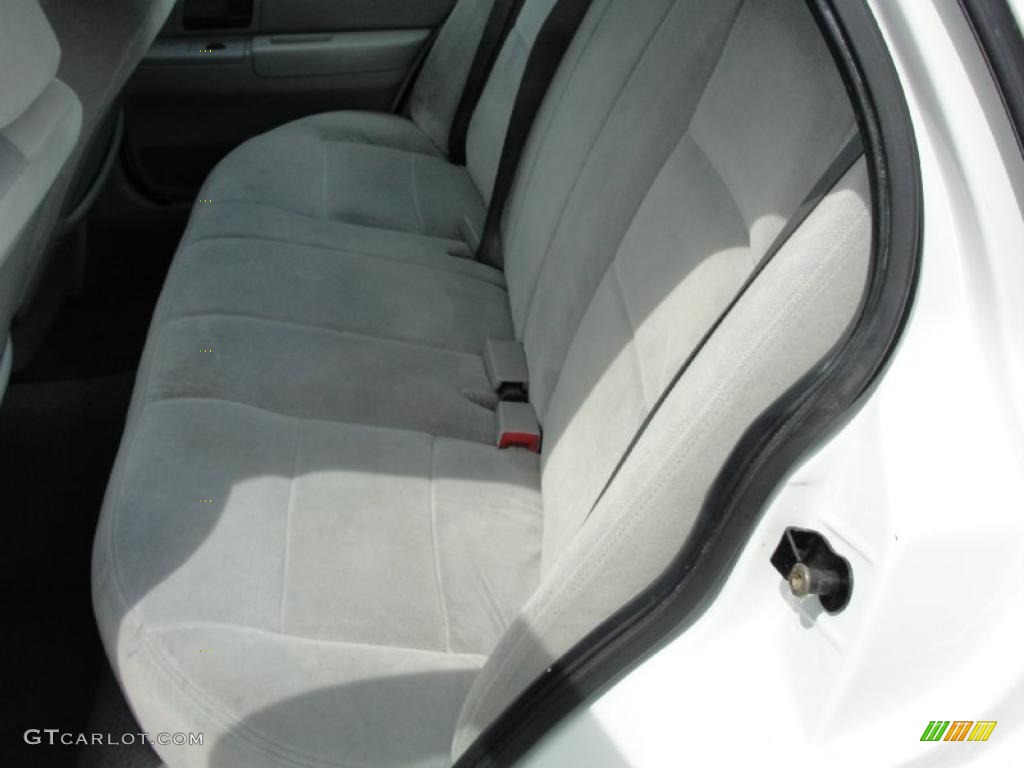 2003 Crown Victoria Sedan - Vibrant White / Light Flint photo #28