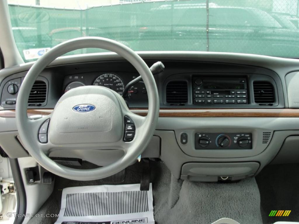 2003 Crown Victoria Sedan - Vibrant White / Light Flint photo #32