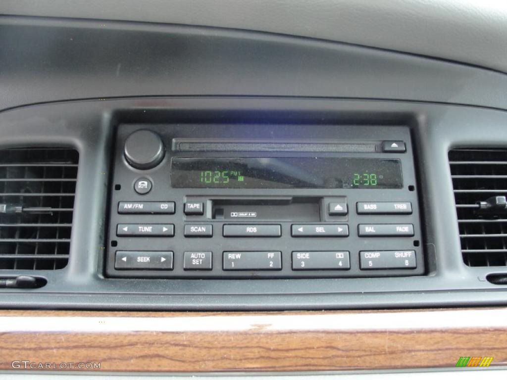 2003 Crown Victoria Sedan - Vibrant White / Light Flint photo #34