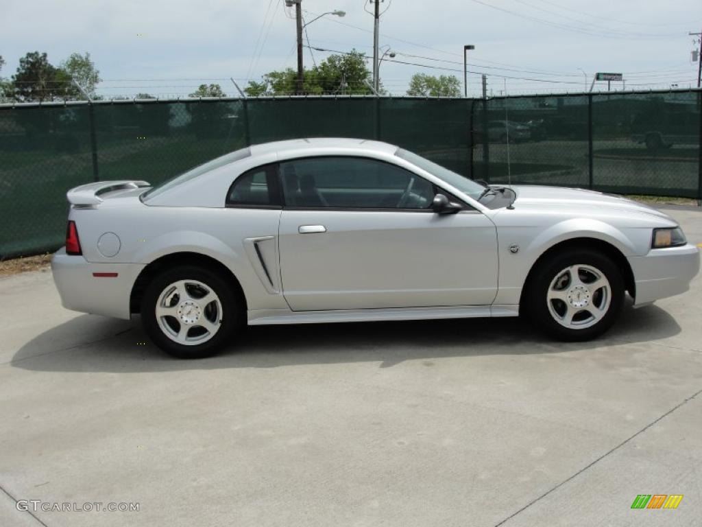 2004 Mustang V6 Coupe - Silver Metallic / Medium Graphite photo #2