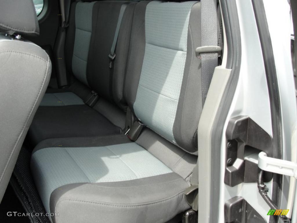 2007 Titan XE King Cab - Radiant Silver / Steel Gray photo #35