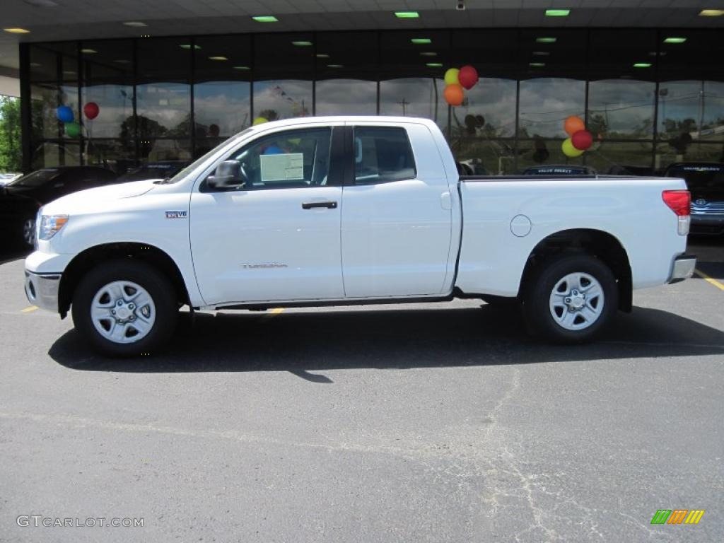 2010 Tundra Double Cab 4x4 - Super White / Sand Beige photo #4