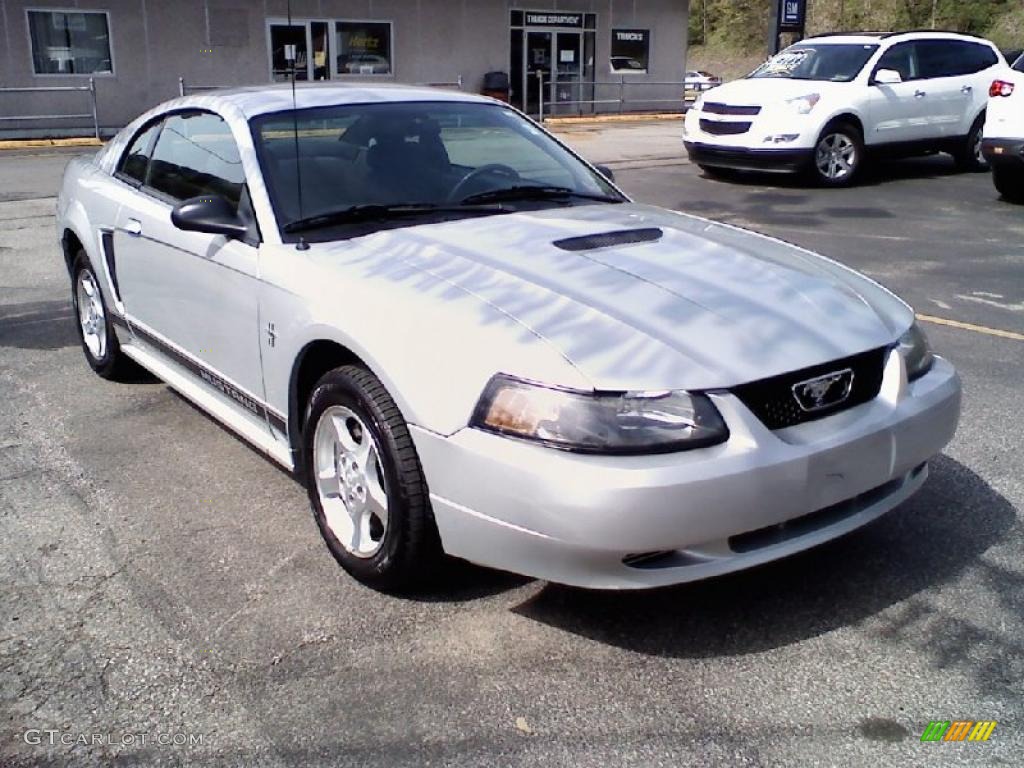 2002 Mustang V6 Coupe - Satin Silver Metallic / Dark Charcoal photo #2