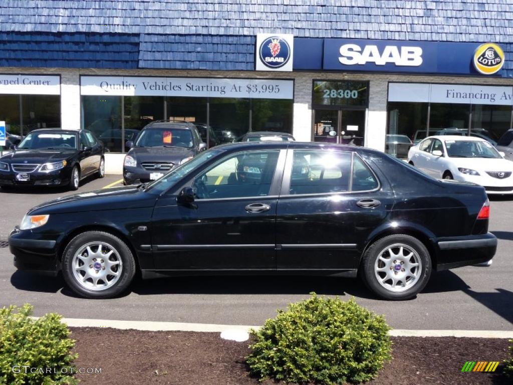 2001 9-5 Sedan - Black / Medium Gray photo #1