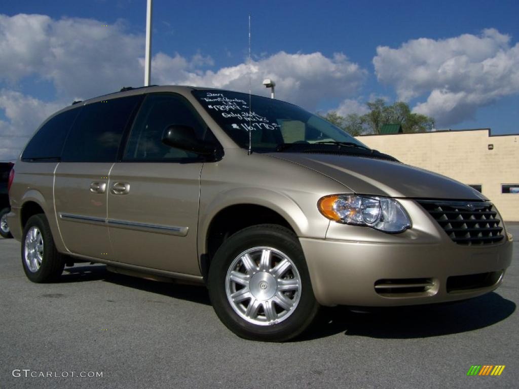 2007 Town & Country Touring - Linen Gold Metallic / Dark Khaki/Light Graystone photo #1