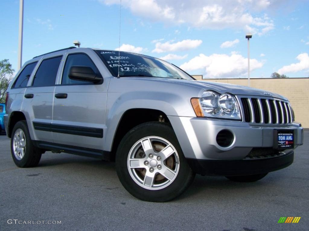 2005 Grand Cherokee Laredo 4x4 - Bright Silver Metallic / Medium Slate Gray photo #1