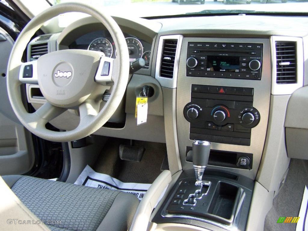 2008 Grand Cherokee Laredo 4x4 - Black / Dark Slate Gray photo #15