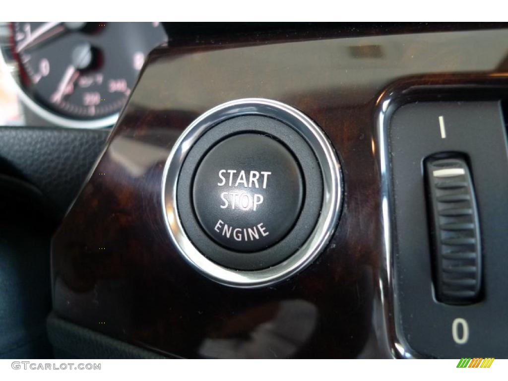 2010 BMW 3 Series 328i xDrive Coupe Controls Photo #29190045