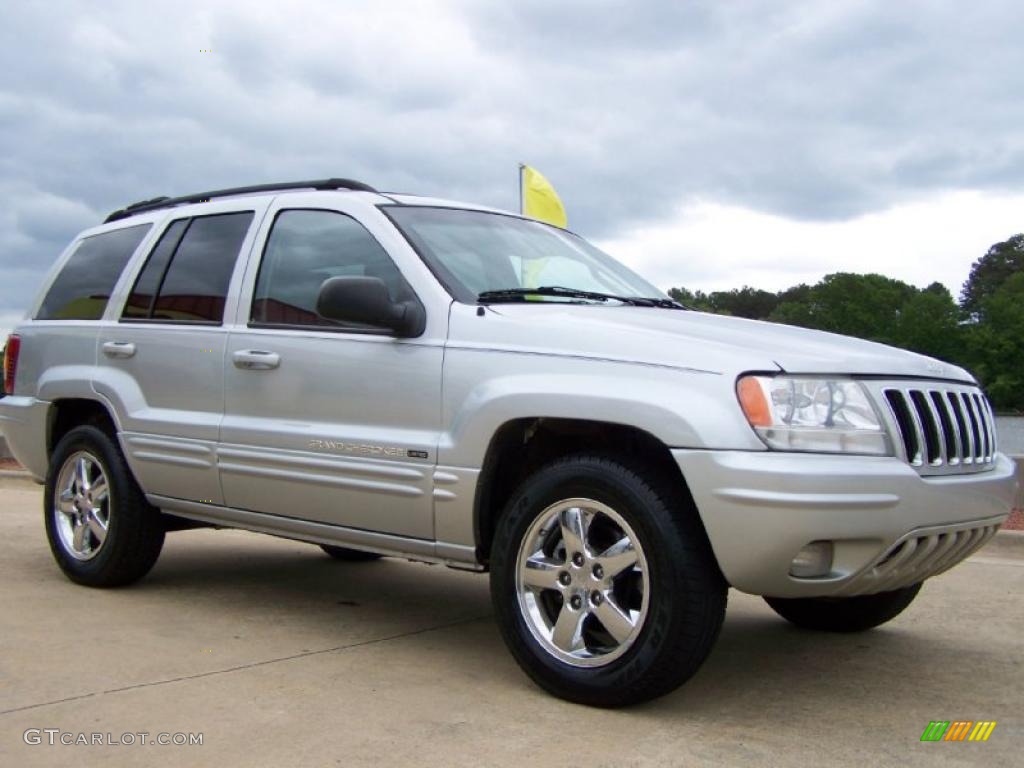 Bright Silver Metallic Jeep Grand Cherokee