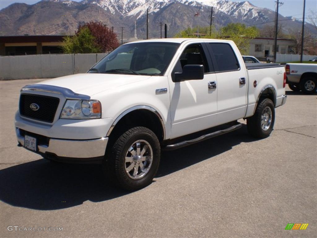 2005 F150 XLT SuperCrew 4x4 - Oxford White / Medium Flint/Dark Flint Grey photo #2