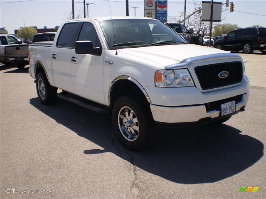 2005 F150 XLT SuperCrew 4x4 - Oxford White / Medium Flint/Dark Flint Grey photo #4