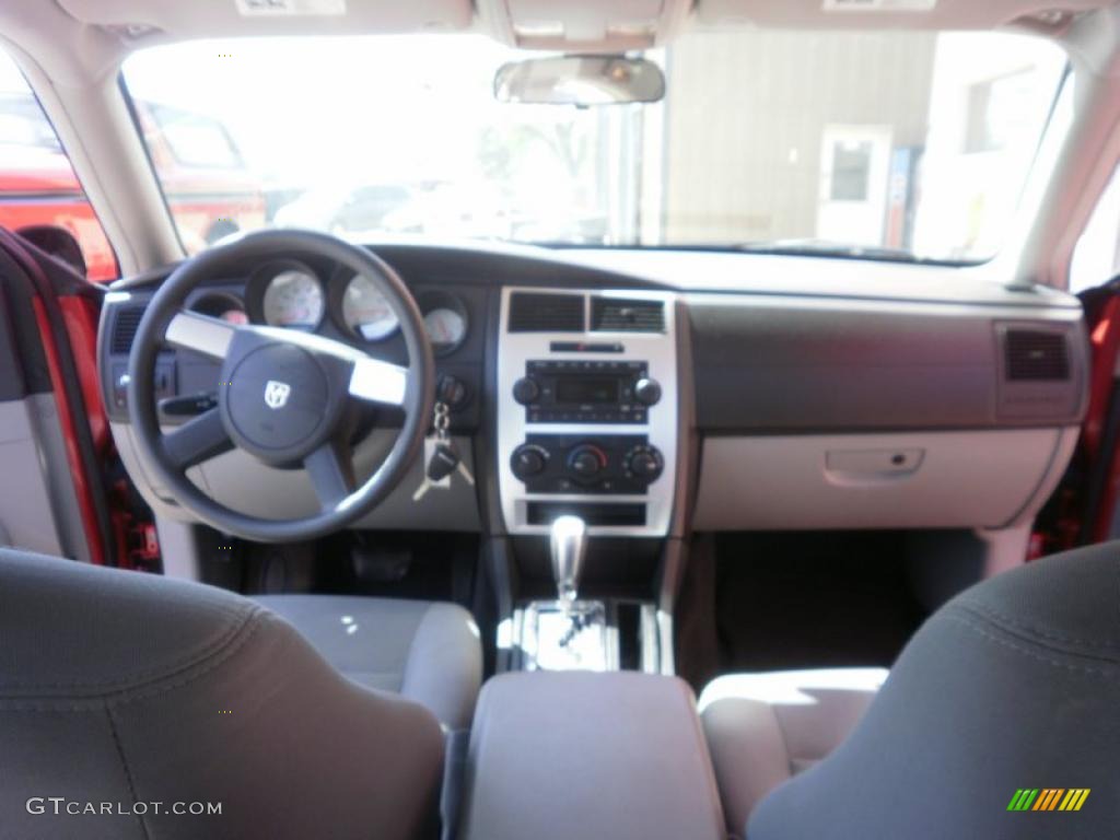 2006 Charger SE - Inferno Red Crystal Pearl / Dark Slate Gray/Light Graystone photo #16