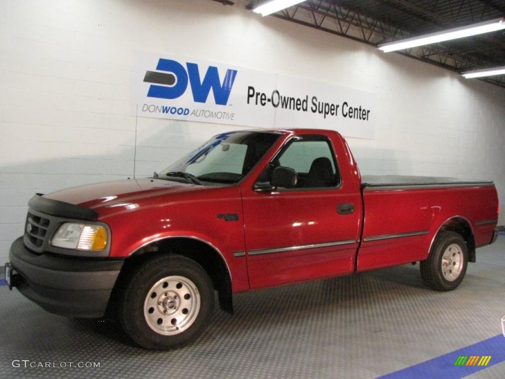 2001 F150 XL Regular Cab - Toreador Red Metallic / Dark Graphite photo #2