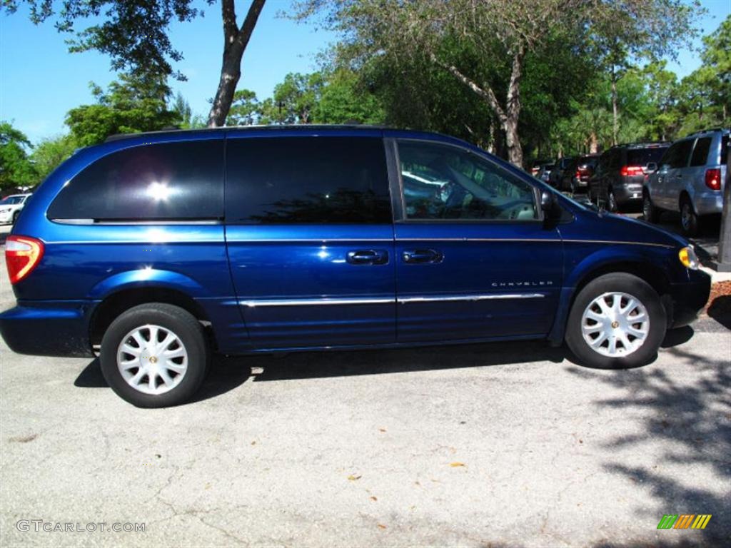 2001 Town & Country LXi - Patriot Blue Pearl / Taupe photo #4