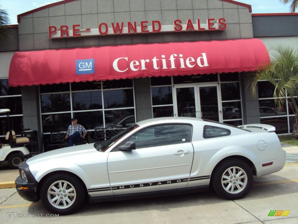 2006 Mustang V6 Deluxe Coupe - Satin Silver Metallic / Light Graphite photo #1