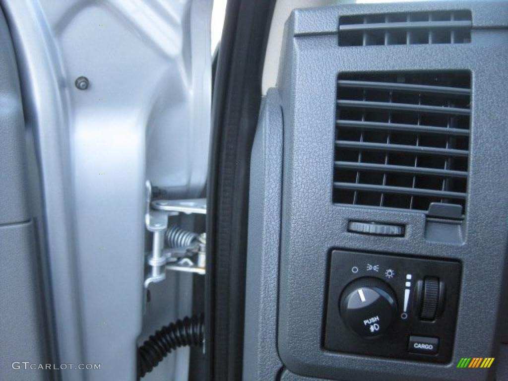 2007 Ram 1500 Big Horn Edition Quad Cab 4x4 - Bright Silver Metallic / Medium Slate Gray photo #27
