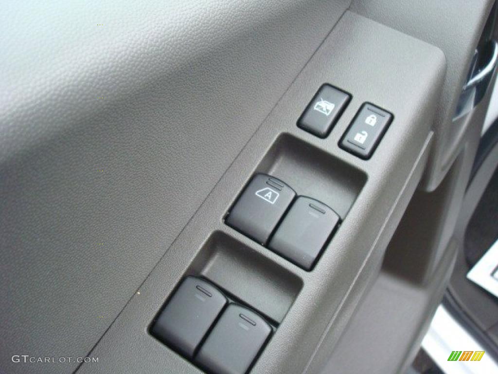 2008 Xterra S - Avalanche White / Sandstone photo #20