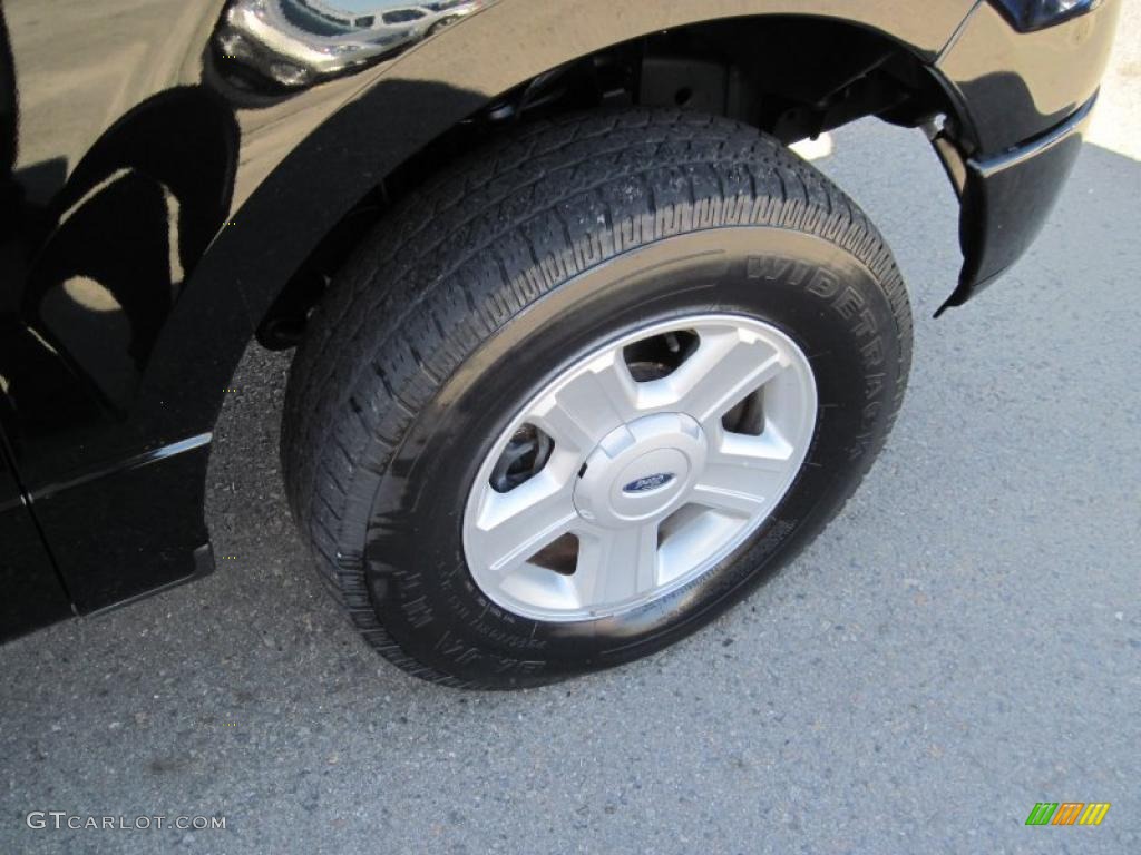 2005 F150 STX SuperCab 4x4 - Black / Medium Flint Grey photo #12