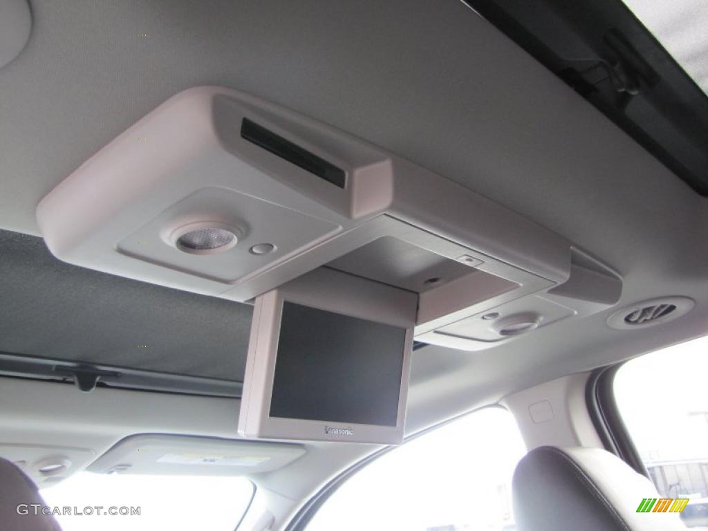 2010 Traverse LT AWD - Silver Ice Metallic / Ebony photo #15