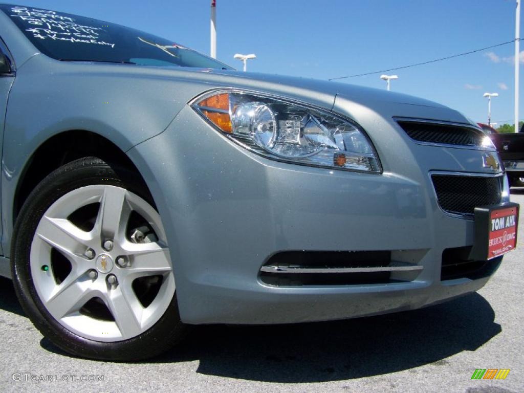 2009 Malibu LS Sedan - Silver Moss Metallic / Ebony photo #2