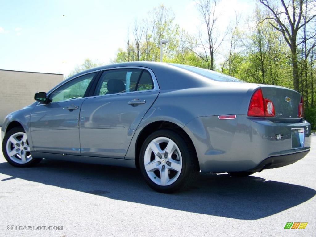 2009 Malibu LS Sedan - Silver Moss Metallic / Ebony photo #4