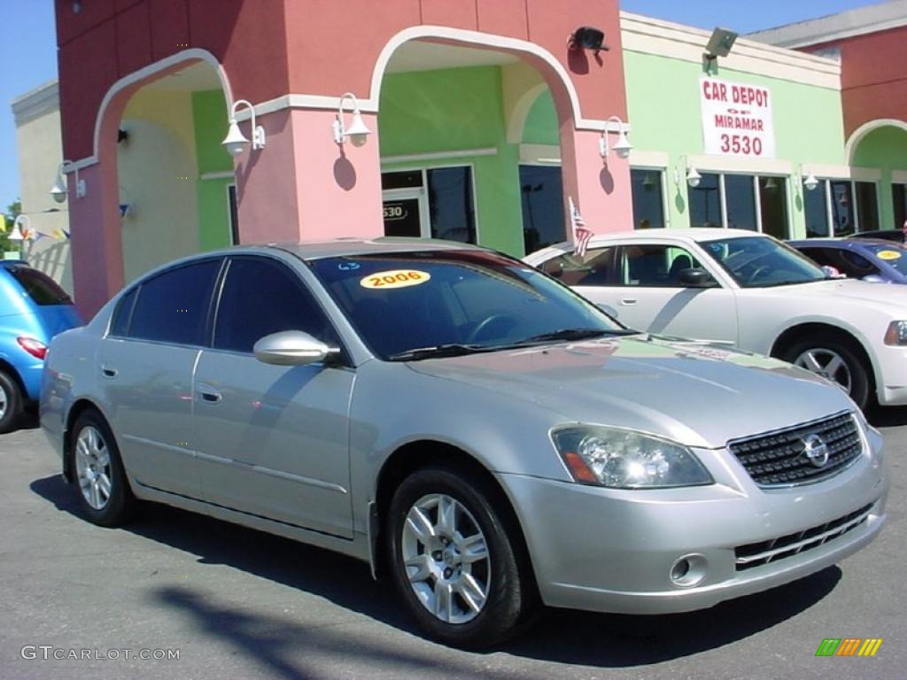 Sheer Silver Metallic Nissan Altima